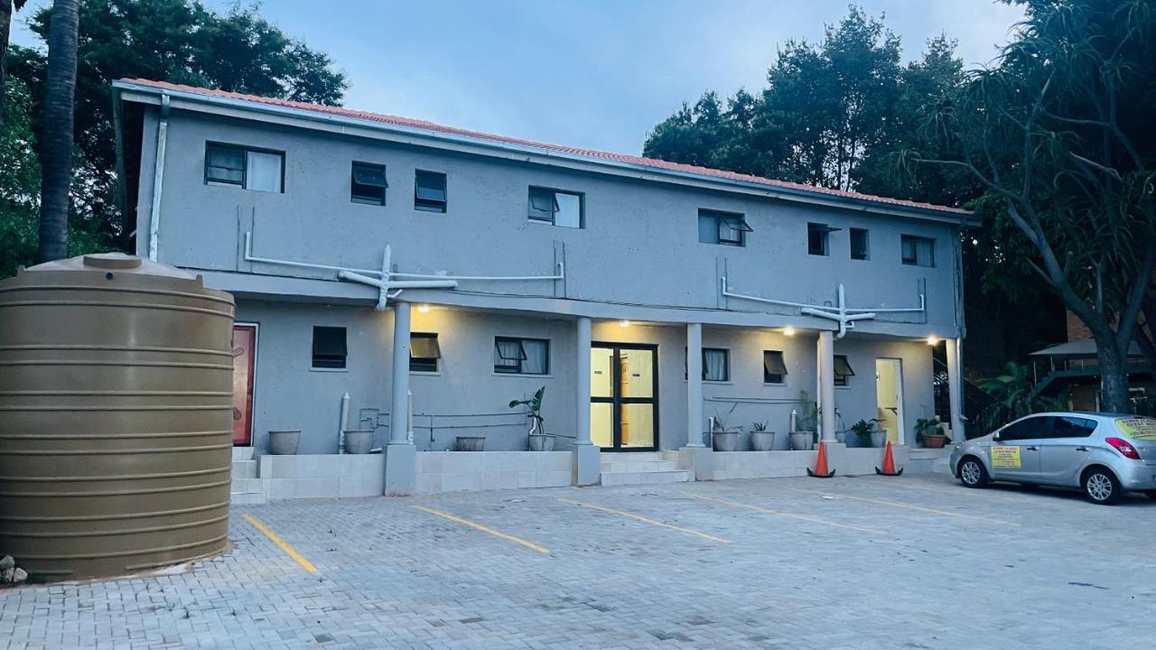Super Classic Guest House Pretoria-Noord Dış mekan fotoğraf