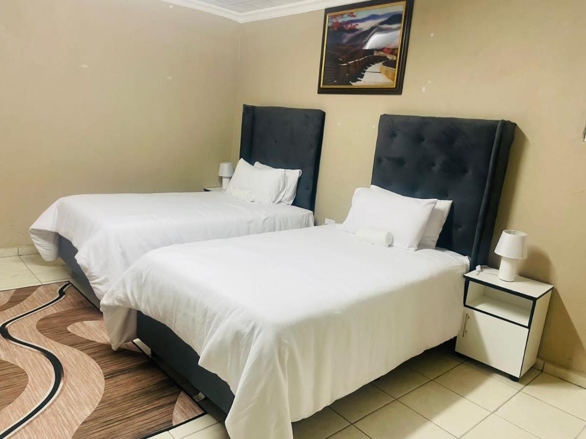 Super Classic Guest House Pretoria-Noord Dış mekan fotoğraf